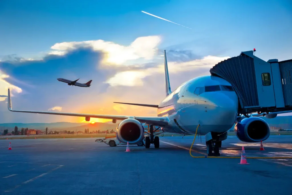 Kompanitë ajrore po investojnë miliarda në avionë të rinj dhe linja të gjata fluturimi