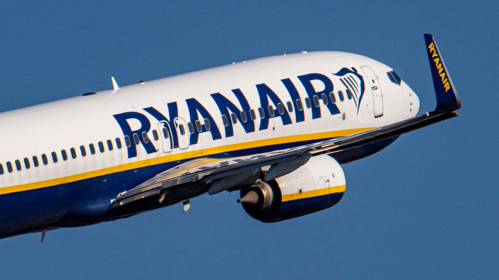 Ryanair shënon fitim rekord prej 2.26 miliardë eurosh, por pezullon parashikimin për vitin fiskal 2027