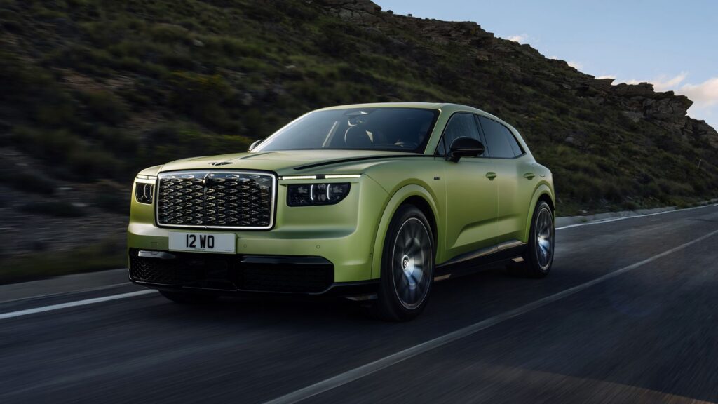 Bentley ndryshon planet për të gjitha automjetet elektrike deri në 2030, por modeli i parë elektrik është një luksi i fuqishëm në formë SUV, që mund të përshpejtohet më shpejt se një makinë sport dhe të funksionojë për 375 milje me një karikim.