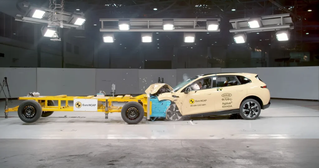 Makinat elektrike të prodhuara në Kinë marrin 5 yje në testet e reja të sigurisë