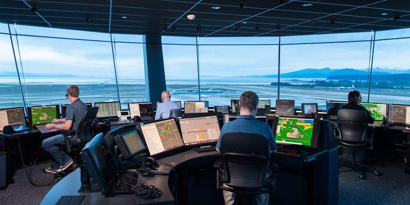 Nav Canada: Ulje e vonimeve në trafikun ajror falë rritjes së stafit Vancouver Airport Control Tower