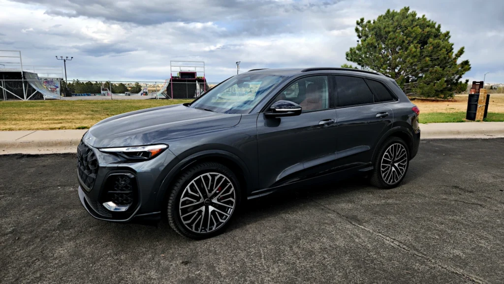 Recensie: Audi SQ5 2026 ofron një shprehje të mençur të karakterit.