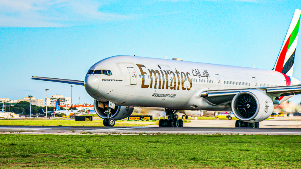 8 nga flotat më të mëdha të avionëve të gjerë në botë: Cilët operatorë fluturojnë më shumë avionë me dy motorë? 8 Of The World's Largest Widebody Fleets: Who Flies The Most Twin-Aisles?