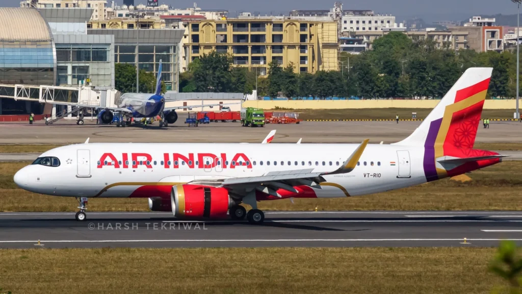 Vonesa e fluturimit të Air India transformon një udhëtim të shkurtër nga Delhi në Bengaluru në një përvojë që zgjati afro 10 orë Air India Flight Delay Turns Short Delhi-Bengaluru Trip into Nearly 10-Hour Ordeal