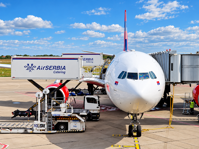 Air Serbia zgjeron shërbimet e ushqimit në klasën e biznesit për fluturimet e gjata Air Serbia expands long haul business class catering