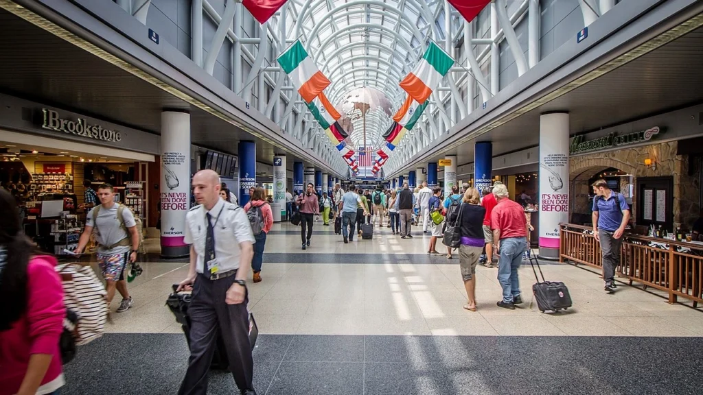 Një banor i Çikagos arrestohet në aeroportin O’Hare ndërsa tentonte të largohej për në Indi Chicago Man Arrested at O’Hare Airport While Fleeing to India