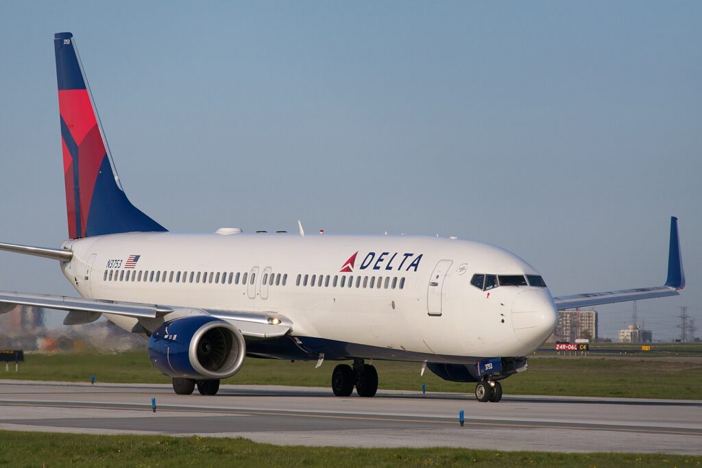 Piloti i një avioni Boeing 737 të kompanisë Delta aterron me urgjencë në aeroportin LaGuardia të Nju Jorkut Delta 737 Pilots Makes Emergency Landing at New York LaGuardia