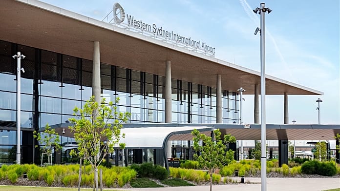 Fluturimi i parë ndërkombëtar mbërrit në aeroportin e ri të West Sydney