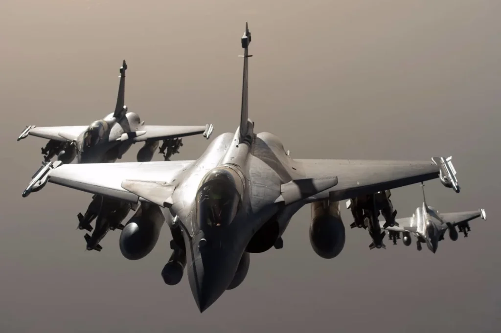 Francë: Investim masiv për të përshpejtuar zhvillimin e avionëve luftarakë të gjeneratës së 6-të dhe modelit “Super Rafale” France Accelerates 6th-Gen Fighter Plans With €2.7 Billion Push and Super Rafale