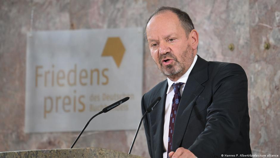 Avokati Sands, i specializuar në të drejtat e autorit, fiton çmimin e paqes në Panairin e Librit të Frankfurtit
