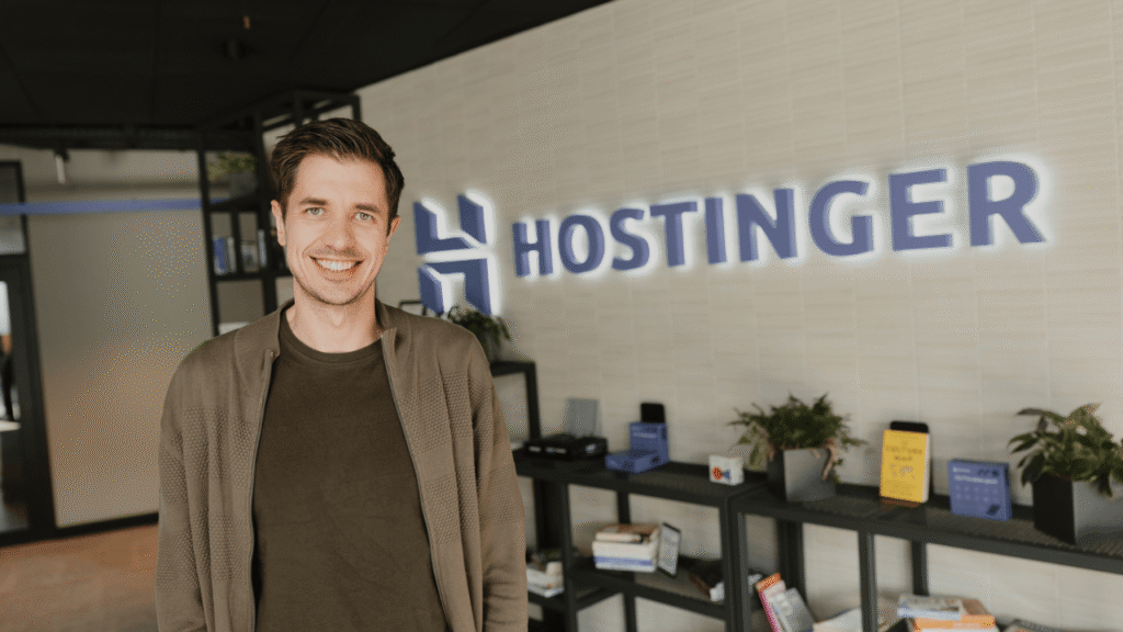 CEO i Hostinger: Zhvillimi i AI është më i shpejtë se gatishmëria e njerëzve për ta përdorur Hostinger CEO: AI is moving faster than people's willingness to use it