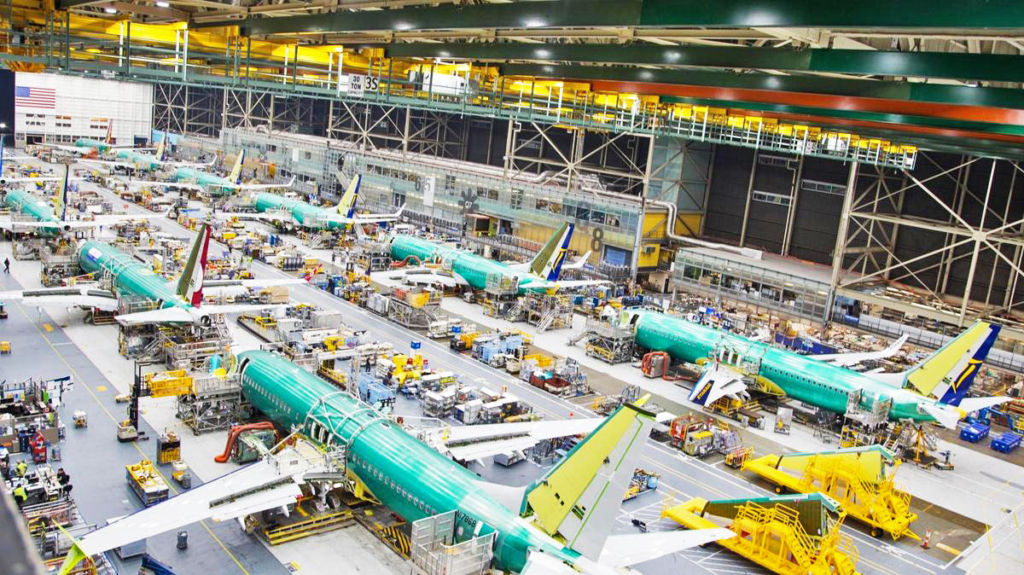 Si prodhohet Boeing 737 MAX: Një pamje nga brenda procesit të prodhimit të avionëve How Boeing Builds the 737 MAX: Inside the World of Aircraft Manufacturing