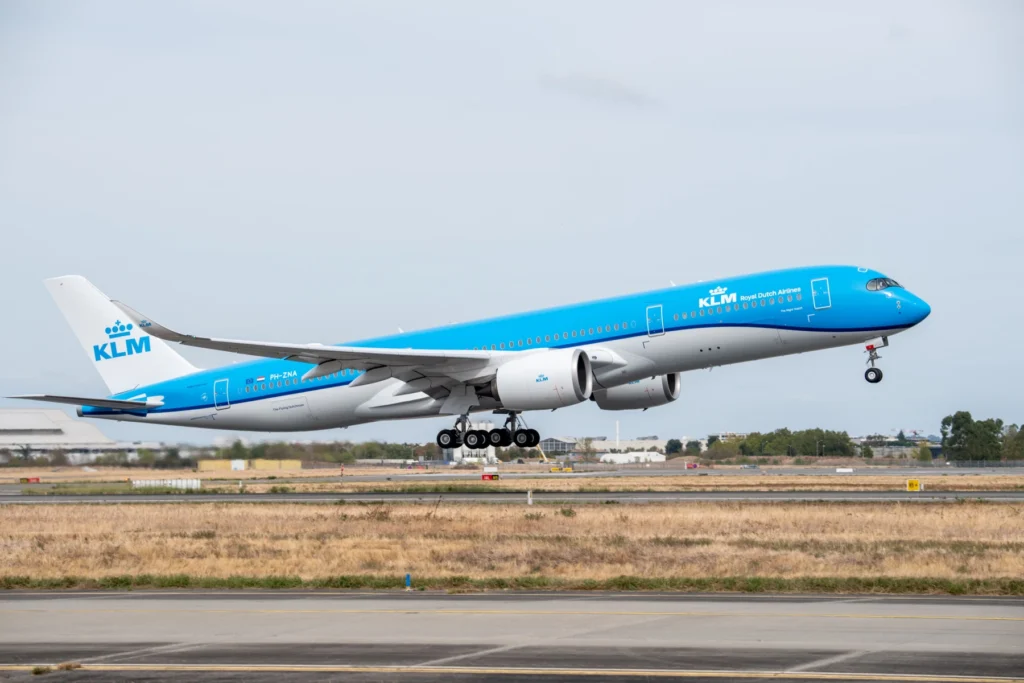 KLM dhe Air France, multuar me 425.000 dollarë për fluturime të koduar si të Delta-s mbi Irak KLM and Air France Fined $425,000 for Delta-Coded Flights Over Iraq