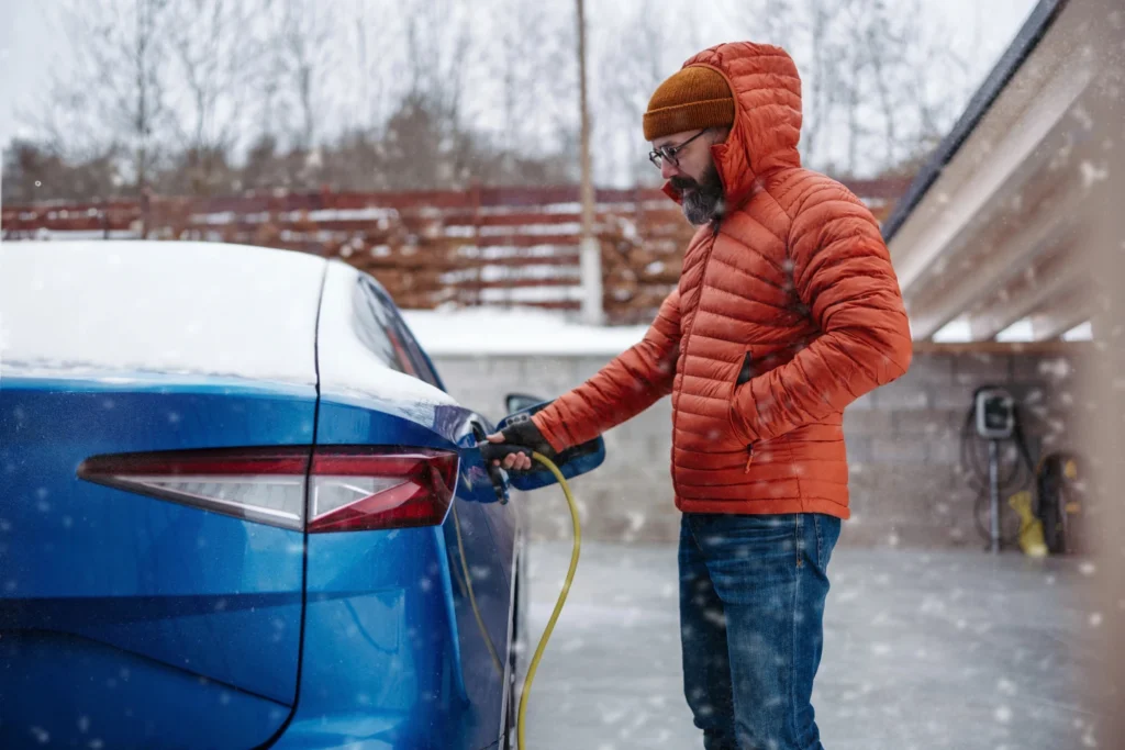 Elektrolit i ri, rezistent në temperaturë të ulët, mund të dyfishojë autonominë e automobila elektrike