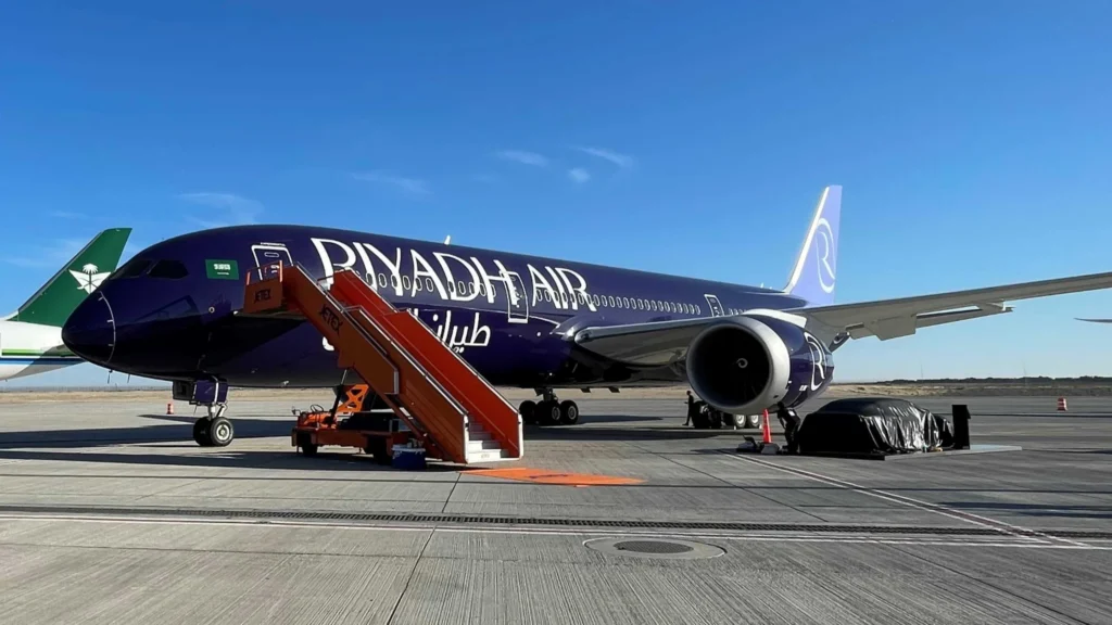 Gjashtë avionë, përfshirë një Boeing 787 të kompanisë Riyadh Air, të dëmtuar në vlerë prej 375 milionë dollarë Riyadh Air New Boeing 787 Among Six Jets Worth $375 Million Damaged
