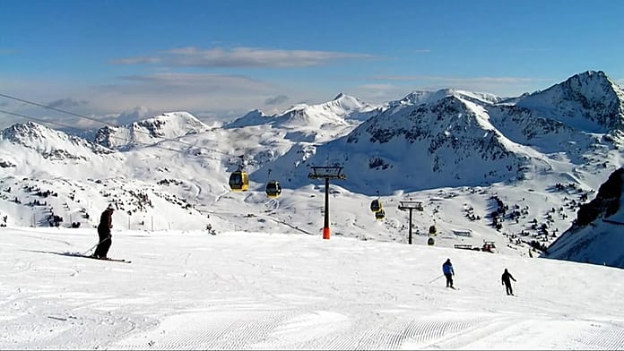 Kërkoni garanci për borë? Këto janë zonat më të sigurta për ski në Evropë