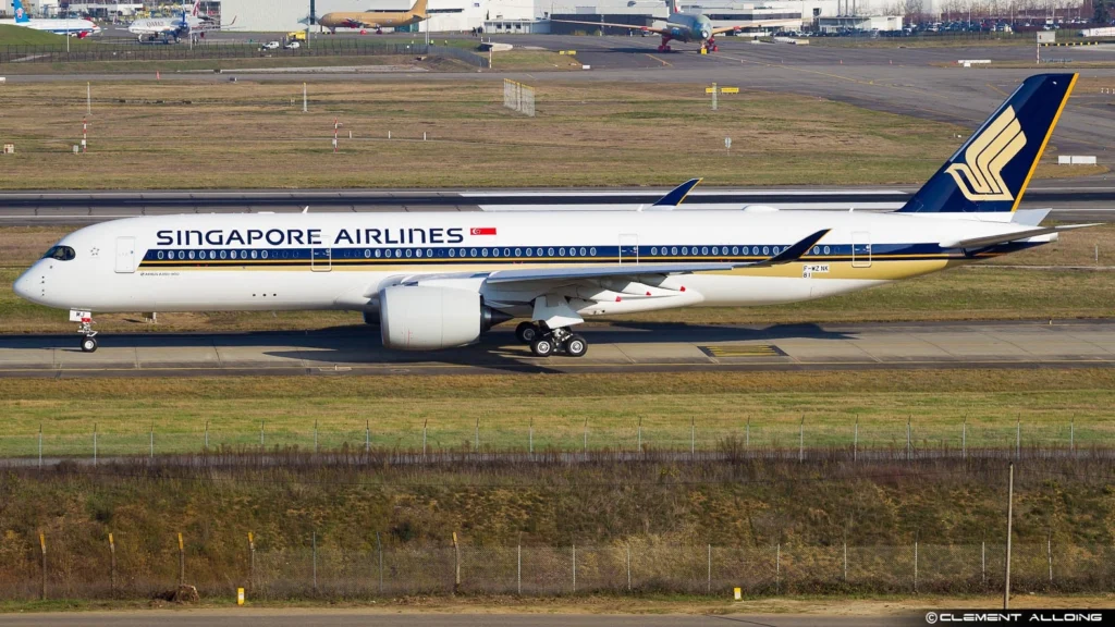 Pilotët e Airbus A350 të Singapore Airlines kthehen në San Francisco Singapore Airlines A350 Pilots Makes U-Turn to San Francisco