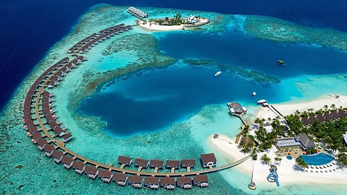Diell, rërë dhe snorkeling: Një javë në Maledive në dy resorte tërheqëse