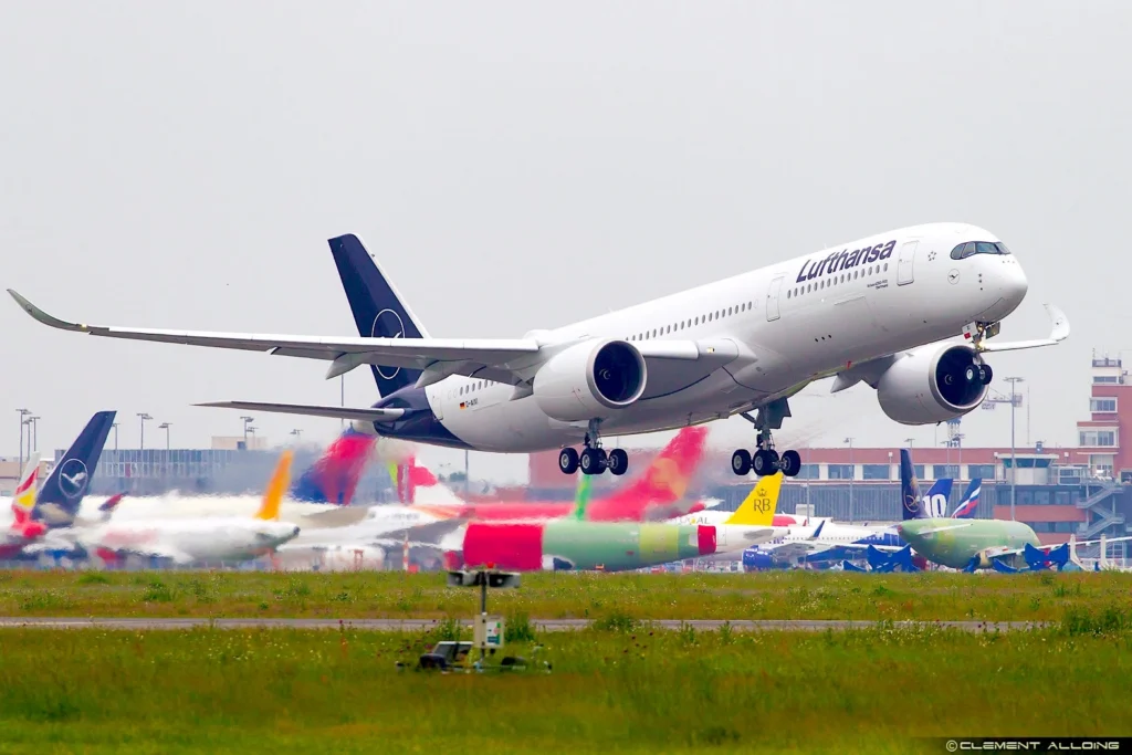 TAP Air Portugal synon të ketë 117 avionë deri në vitin 2035, ndërsa Lufthansa ka premtuar 8 avionë Airbus A350 TAP Air Portugal Targets 117 Aircraft by 2035 as Lufthansa Promises 8 Airbus A350