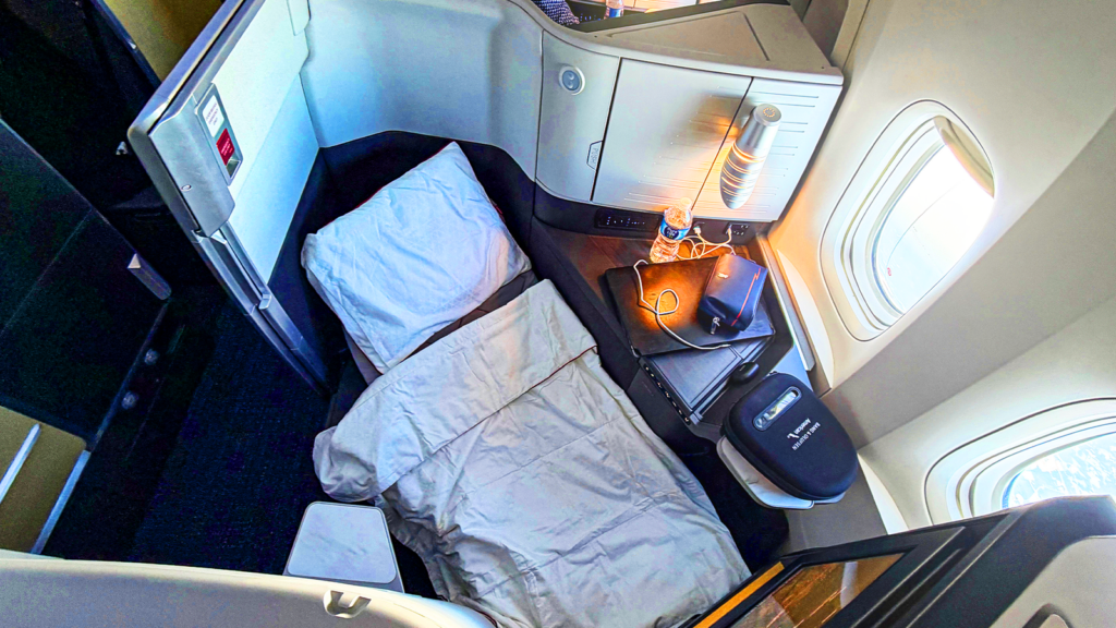 Dallimet e habitshme midis kabinës së re kryesore të American Airlines dhe klasës biznesi Polaris të United The Striking Differences Between American Airlines’ New Flagship Cabin & United’s Polaris Business Class