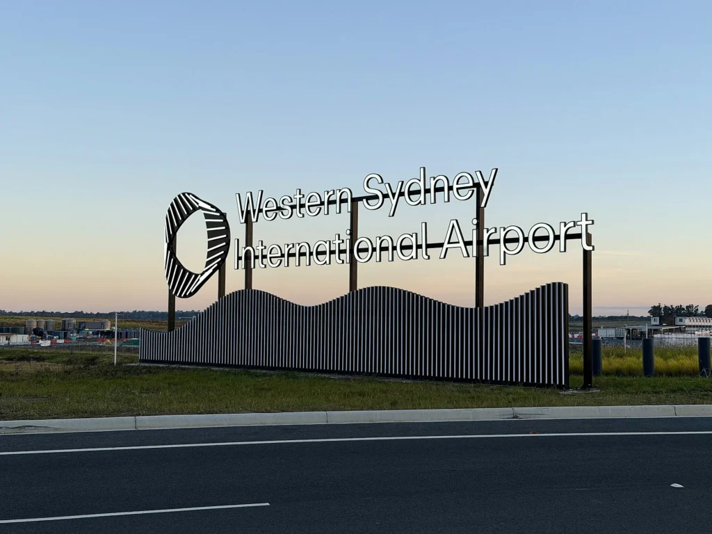 Aeroporti i ri hap dyert pas 80 vitesh debate dhe protestash This New Airport Opens After 80 Years of Debate and Protest