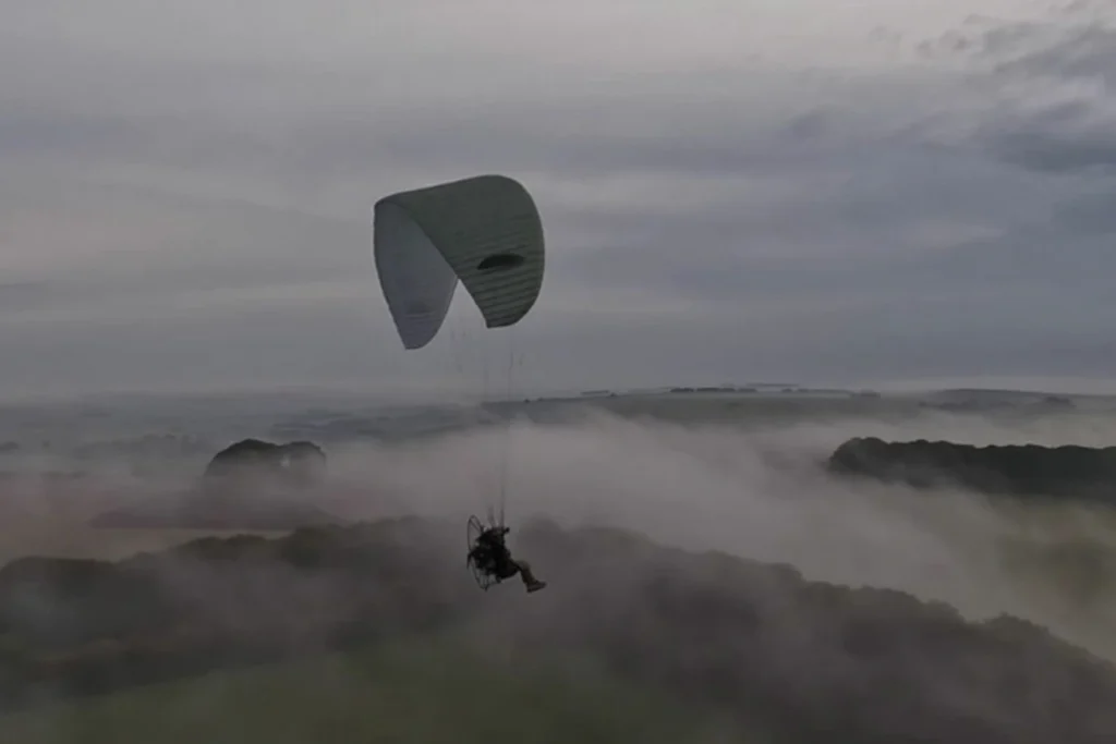 Ushtria britanike teston paragliderë me motor për transportin të fshehtë të trupave