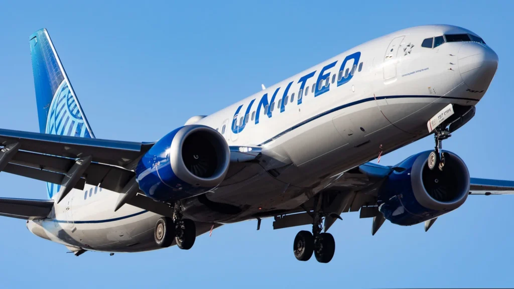 United anullon ndërprerjen e fluturimeve në Chicago, pavarësisht nga një grua e cila u bllokua në tualetin e një aeroplani Boeing 737 MAX United Cancels Chicago Diversion Despite 69-Year-Old Woman Stuck in Boeing 737 MAX Lavatory