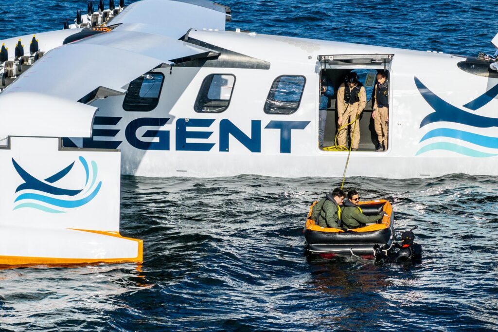 Korpusit e Marinës të SHBA-së zgjerojnë marrëveshën për hidrogliderin elektrik Regent U.S. Marines trial Regent Craft seaglider