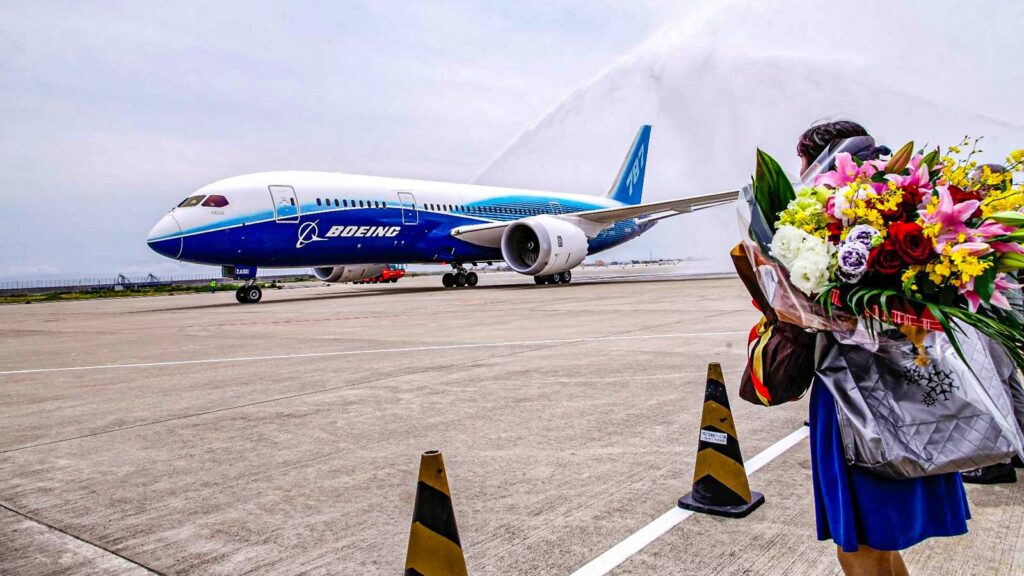 Pse analistët thonë se prodhimi i 10 avionëve Boeing 787 në muaj nuk do të sjellë fitime të mëdha Why Analysts Say Boeing's 787 Target Of 10 A Month Still Won't Make Real Money